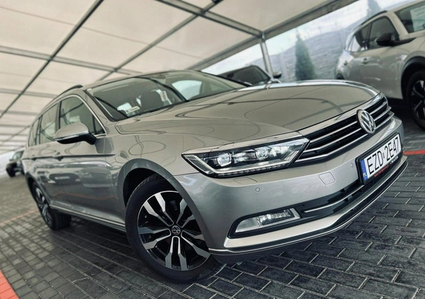 Volkswagen Passat cena 46900 przebieg: 225000, rok produkcji 2015 z Radom małe 781